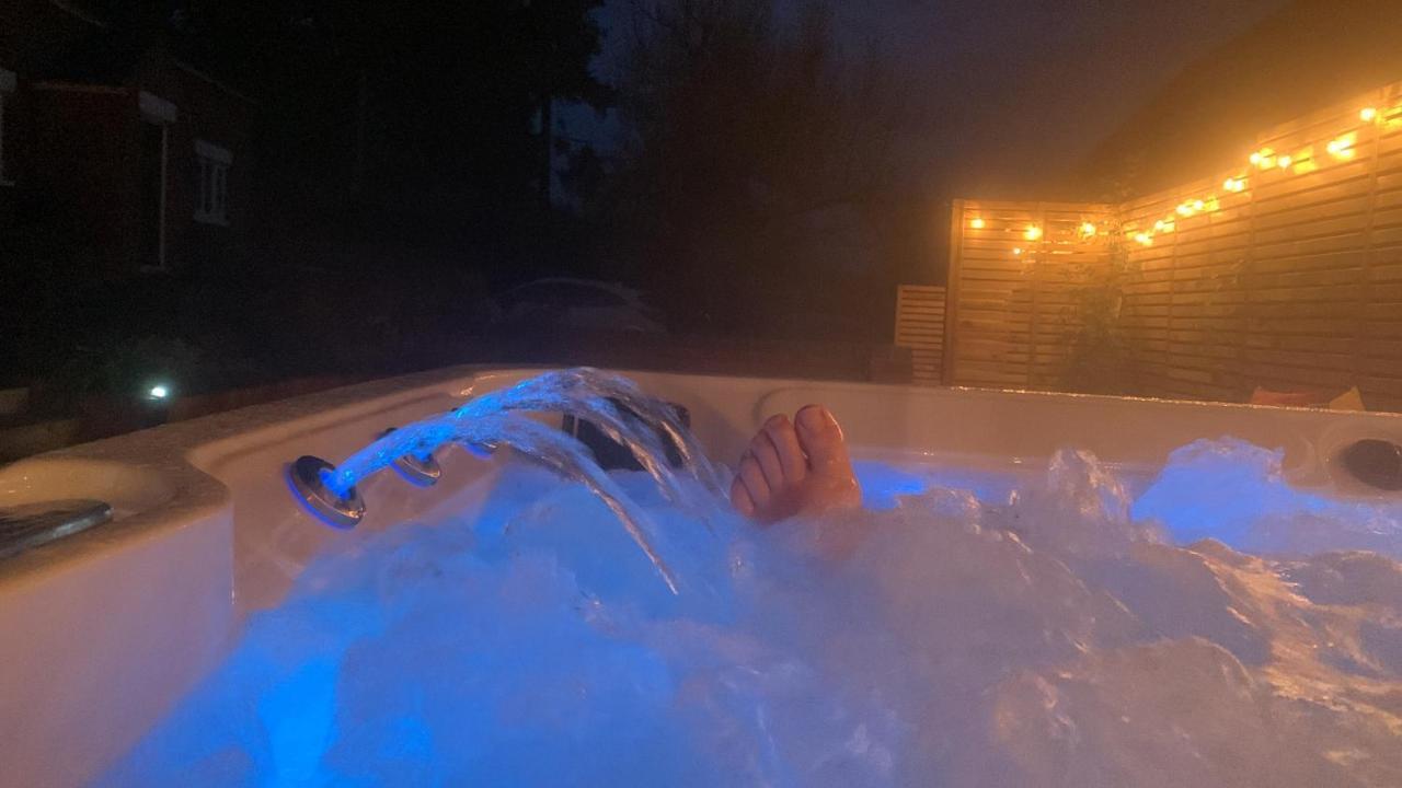 Villa Fantastic Location, Annexe With Hot Tub Warmingham Esterno foto